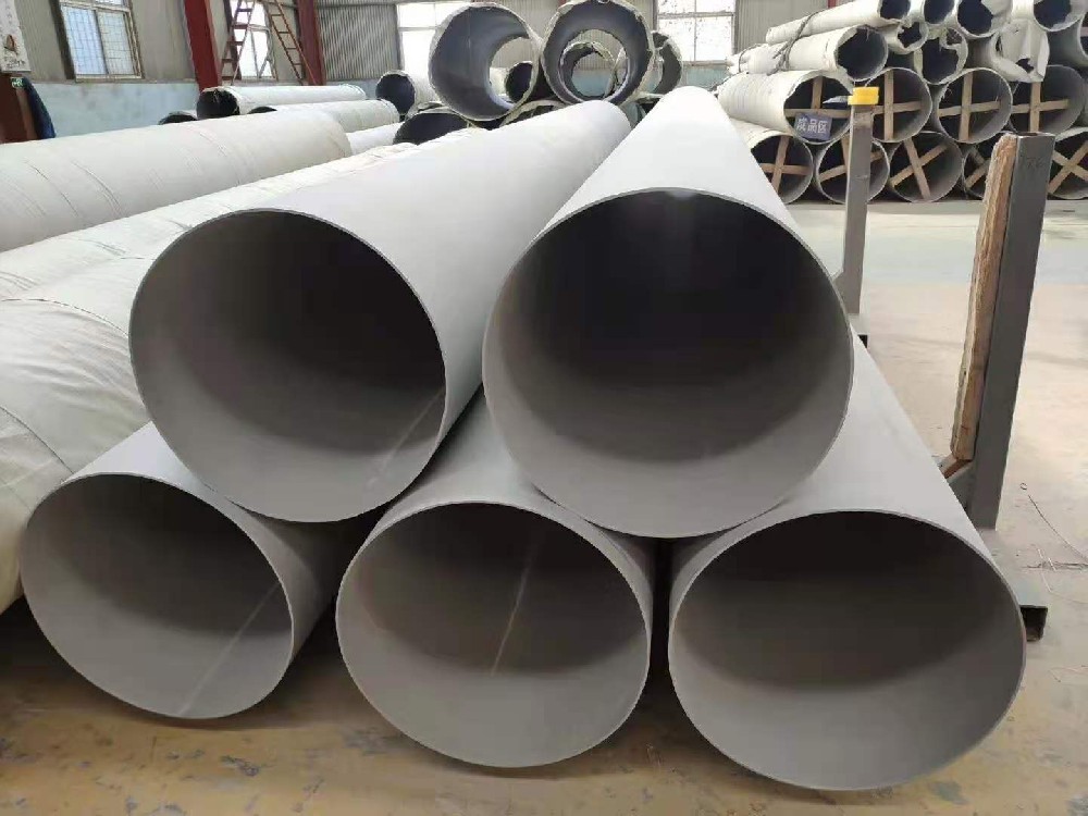 不锈钢焊管在化学工业中的重要应用与效益评估